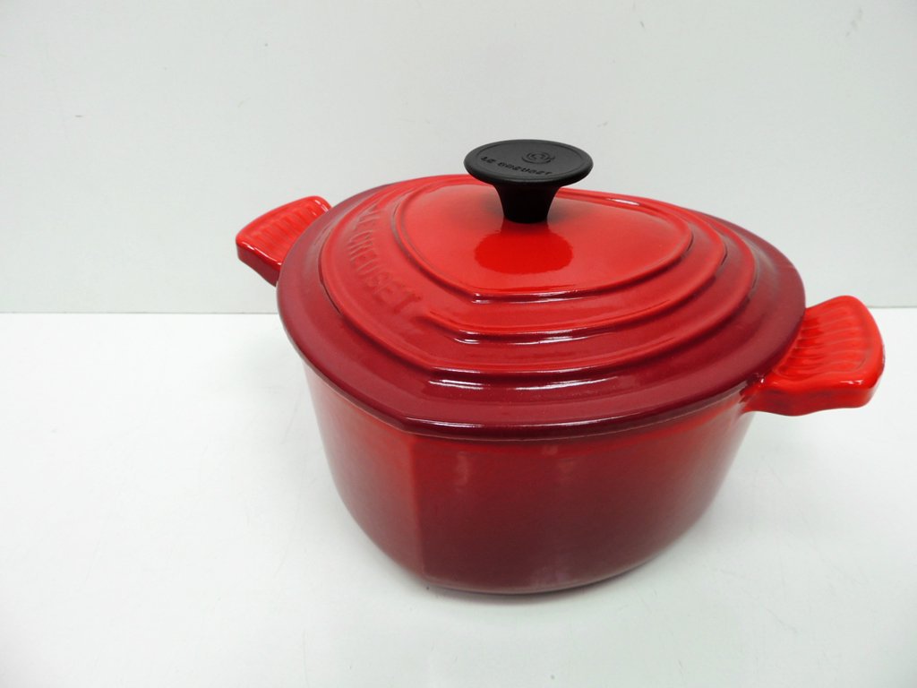 ルクルーゼ LE CREUSET ココットダムール COCOTTE D'AMOUR 両手鍋 ハート型 鋳物 チェリーレッド 1.9L フランス製 箱付き ●