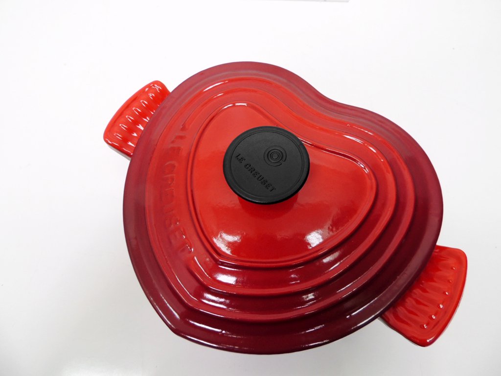 ルクルーゼ LE CREUSET ココットダムール COCOTTE D'AMOUR 両手鍋 ハート型 鋳物 チェリーレッド 1.9L フランス製 箱付き ●