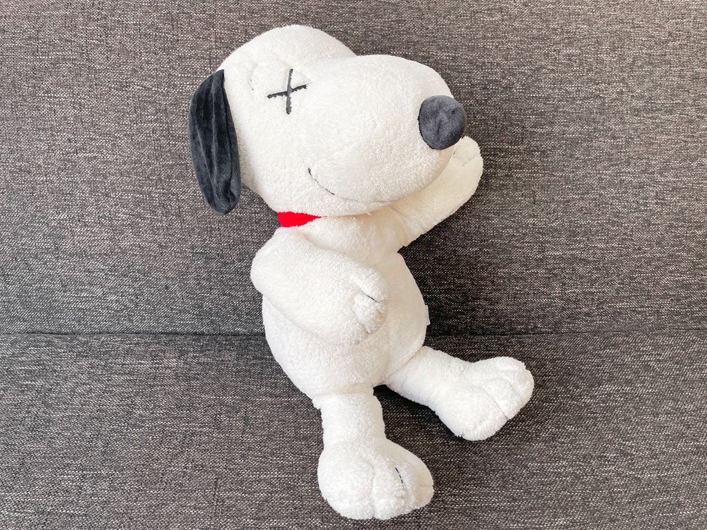 カウズ KAWS カウズ x ピーナッツ KAWS × PEANUTS M スヌーピー ぬいぐるみ ユニクロ UT 白 ★