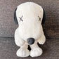 カウズ KAWS カウズ x ピーナッツ KAWS × PEANUTS M スヌーピー ぬいぐるみ ユニクロ UT 白 ★