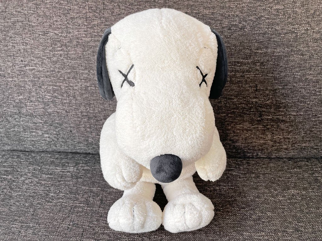 カウズ KAWS カウズ x ピーナッツ KAWS × PEANUTS M スヌーピー ぬいぐるみ ユニクロ UT 白 ★