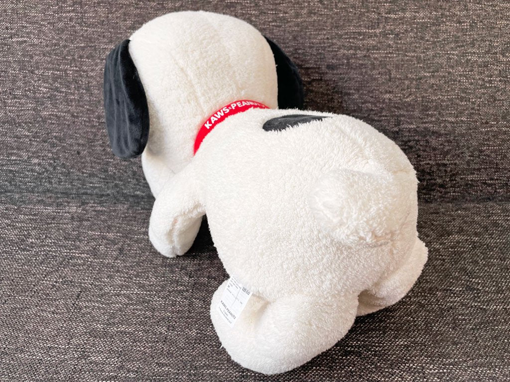 カウズ KAWS カウズ x ピーナッツ KAWS × PEANUTS M スヌーピー ぬいぐるみ ユニクロ UT 白 ★