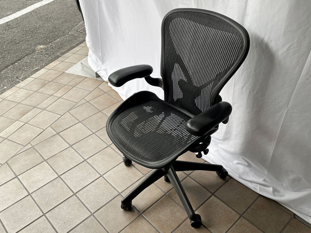 ハーマンミラー Herman Miller アーロンチェア Bサイズ ポスチャーフィット フル装備 グラファイトベース デスクチェア オフィスチェア バナナクッション新品 ◇