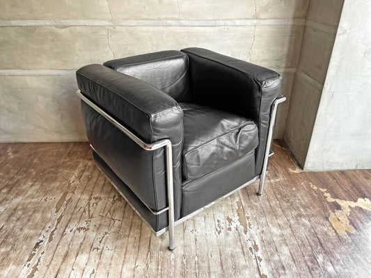 カッシーナ Cassina LC2 ソファ 1シーター 本革 ブラック ル・コルビュジェ ピエール・ジャンヌレ シャルロット・ペリアン デザイン 参考価格 108万円 ♪