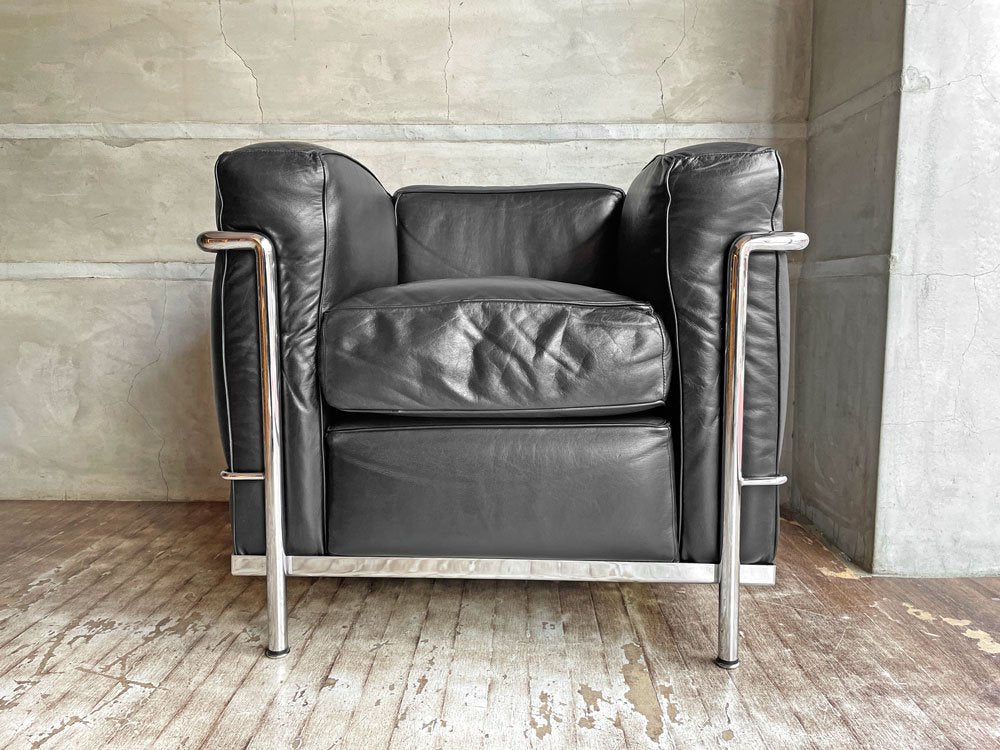 カッシーナ Cassina LC2 ソファ 1シーター 本革 ブラック ル・コルビュジェ ピエール・ジャンヌレ シャルロット・ペリアン デザイン 参考価格 108万円 ♪