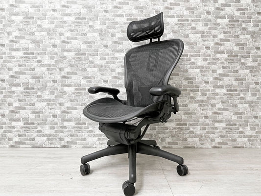 ハーマンミラー Herman Miller アーロンチェア Bサイズ ヘッドレスト付き ポスチャーフィット グラファイトベース フル装備 ビル・スタンフ＆ドン・チャドウィック ●