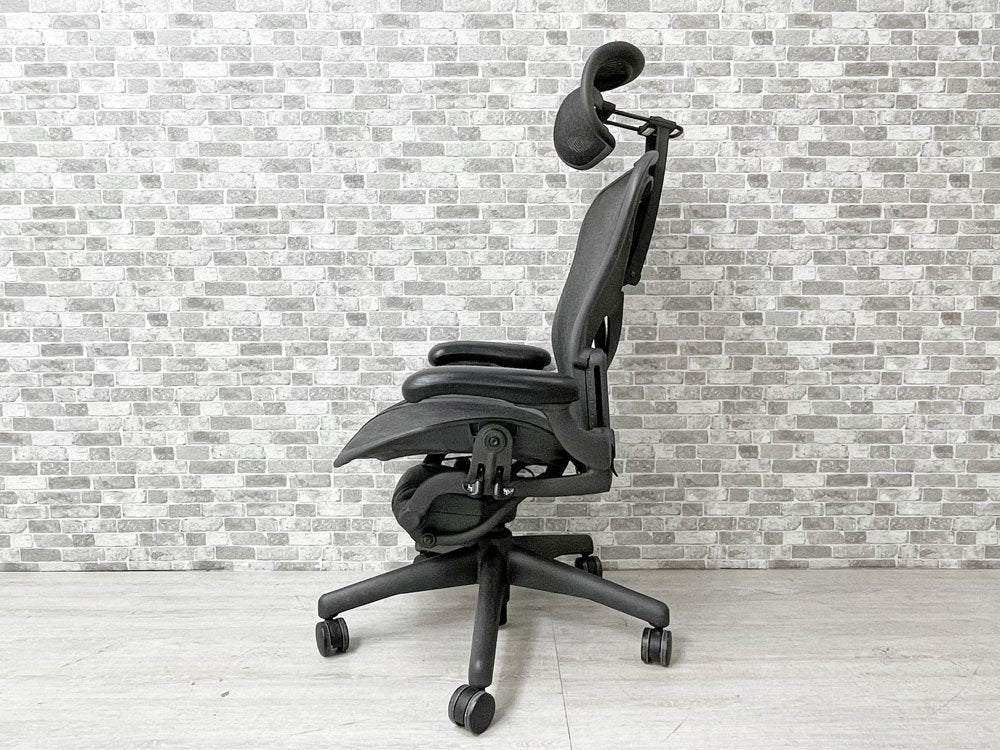 ハーマンミラー Herman Miller アーロンチェア Bサイズ ヘッドレスト付き ポスチャーフィット グラファイトベース フル装備 ビル・スタンフ＆ドン・チャドウィック ●