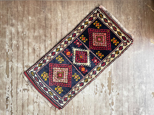 トルコ絨毯 ヤストゥク ヤストゥック ラグ 97×47cm ビンテージ 手織り 伝統工芸 民族 プリミティブ ♪