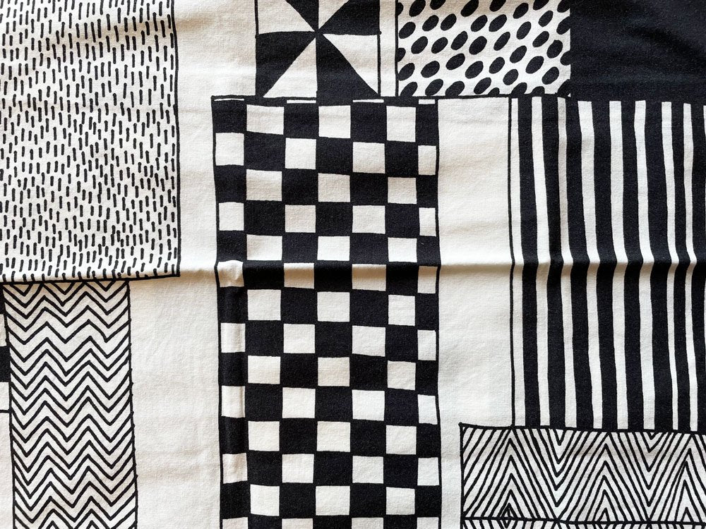 マリメッコ marimekko クッションカバー ブラック＆ホワイト 幾何学模様 45×45cm 北欧雑貨 廃番 ◎