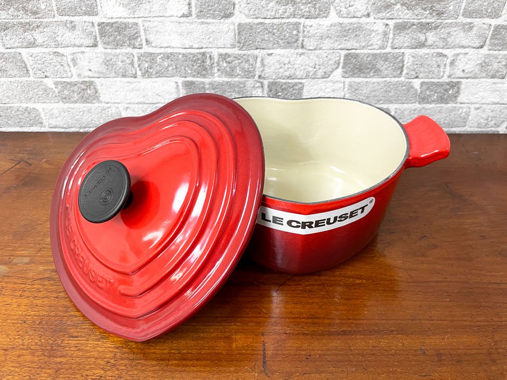 ルクルーゼ LE CREUSET ココットダムール COCOTTE D'AMOUR 両手鍋 ハート型 鋳物 チェリーレッド 1.9L フランス製 未使用品 ●