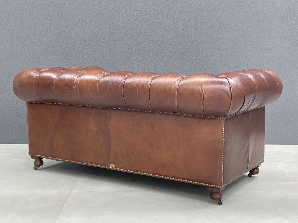 ハロ HALO ケンジントン ソファ KENSINGTON Sofa 2シーターソファ バイカータンレザー 牛本革 チェスターフィールド ソファ スタッズ 定価506,000円 〓