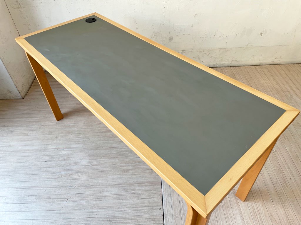 マグナスオルセン Magnus Olesen デスク ビーチ材 × リノリウム天板 W150cm コード穴有 R・ティエセン ＆ J・ソーレンセン デンマーク 北欧家具 ★