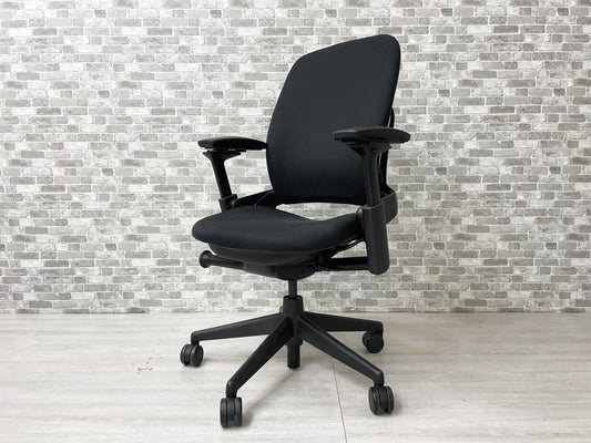 スチールケース Steelcase リープ Leap V2 デスクチェア オフィスチェア ブラック 参考価格￥198,000- ●