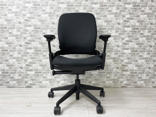 スチールケース Steelcase リープ Leap V2 デスクチェア オフィスチェア ブラック 参考価格￥198,000- ●