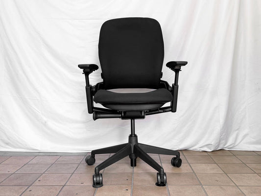 スチールケース Steelcase リープ Leap V2 デスクチェア オフィスチェア 人間工学 参考価格￥198,000- ◇