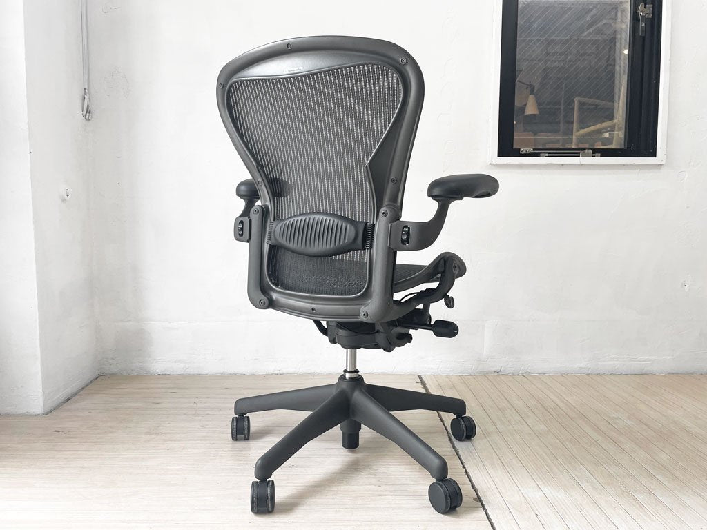 ハーマンミラー Herman Miller アーロンチェア Bサイズ グラファイトベース デスクチェア ランバーサポート フル装備 ★