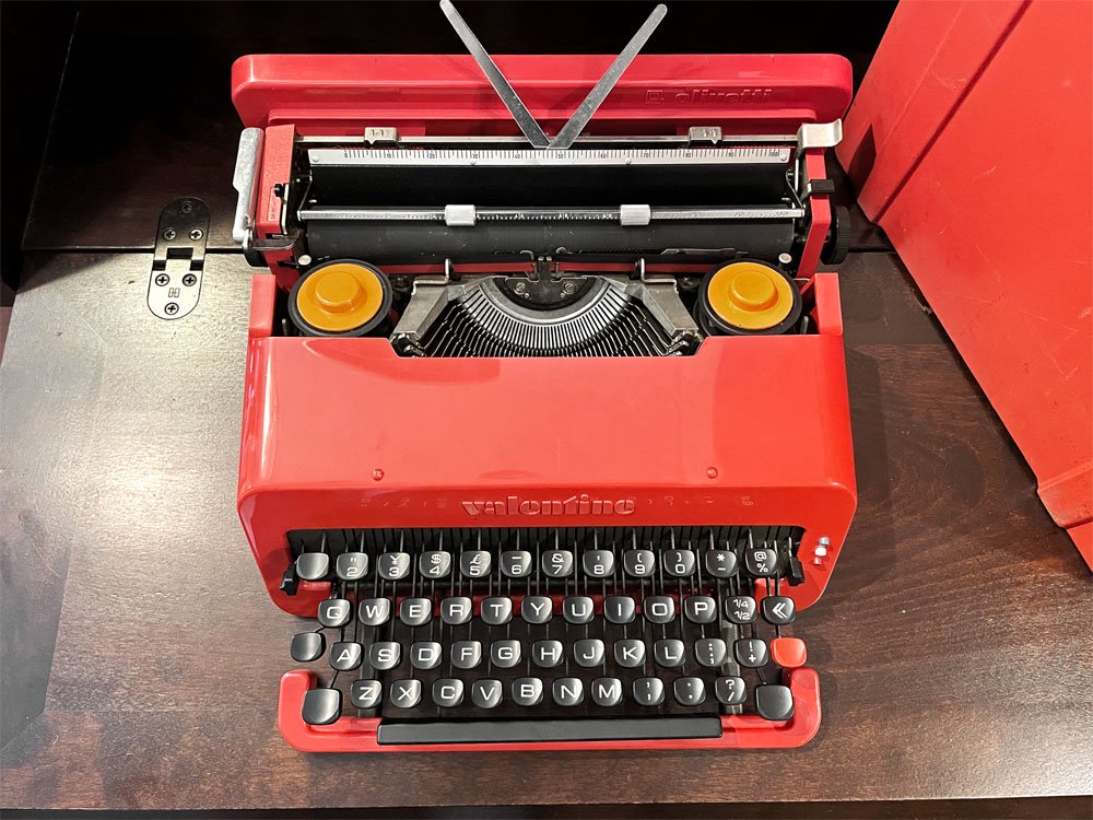 オリベッティ olivetti バレンタイン Valentine タイプライター 赤いバケツ エットーレ・ソットサス Ettore Sottsass スペイン製 MoMA ◇