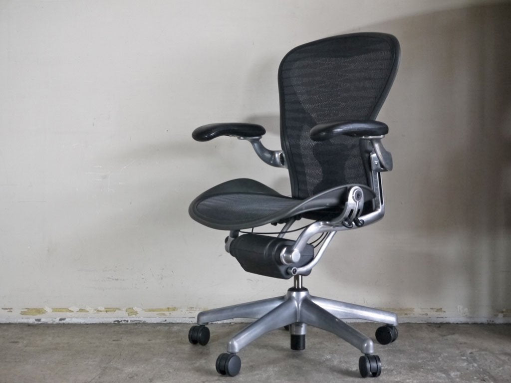 ハーマンミラー Herman Miller アーロンチェア Bサイズ ポスチャーフィット タキシードブラック ポリッシュドアルミベース フル装備 ビル・スタンフ ＆ ドン・チャドウィック ■