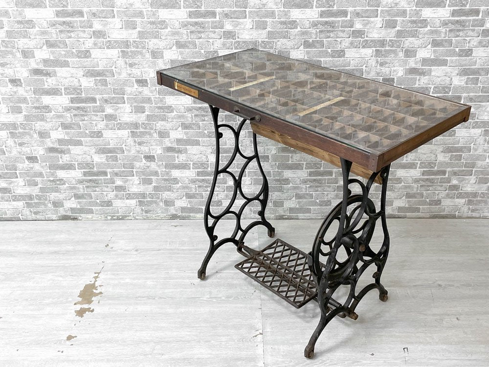 ビンテージ Vintage プリンタートレイ×ミシン脚 テーブル W82cm 足踏み ガラストップ 工業系 インダストリアル 店舗什器 リメイク家具 ●