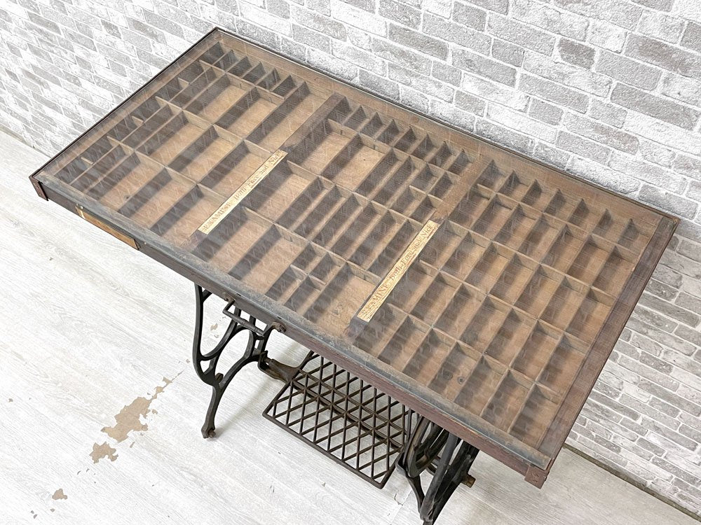 ビンテージ Vintage プリンタートレイ×ミシン脚 テーブル W82cm 足踏み ガラストップ 工業系 インダストリアル 店舗什器 リメイク家具 ●