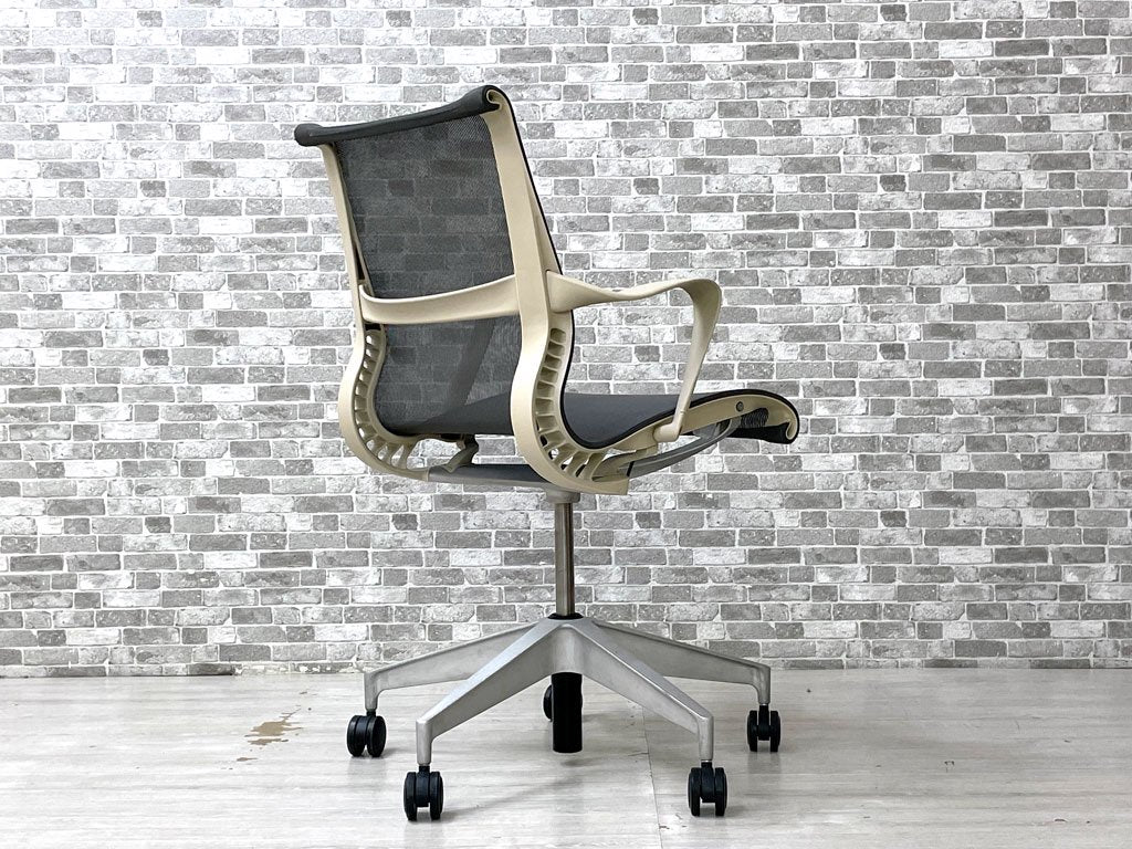 ハーマンミラー Herman Miller セトゥーチェア Setu Chair マルチパーパスチェア メッシュシート 5本脚タイプ 昇降機能付 定価￥133,100- ●