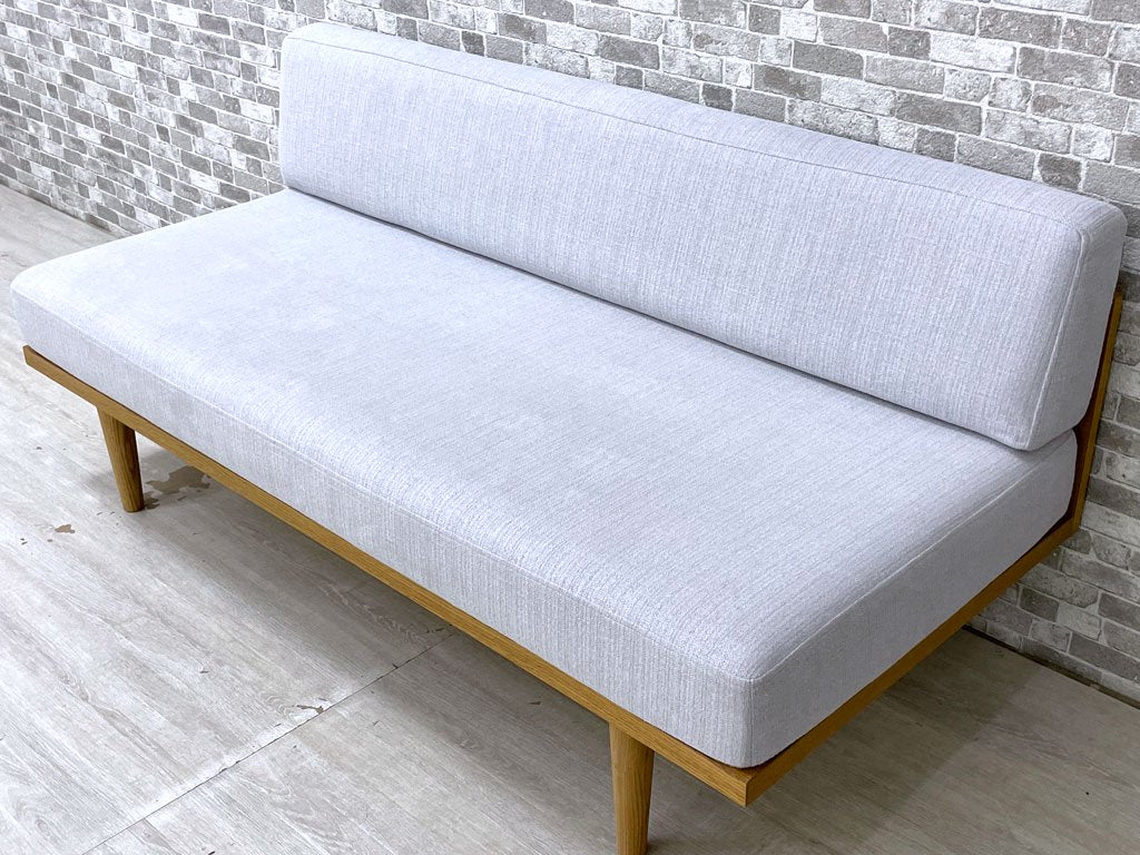 モモナチュラル Momo Natural デイ ソファ ミニ DAY SOFA MINI ベンチバックレスト 2人掛け オーク材 グレー系ファブリック カバーリング W135 定価￥58,000- ●