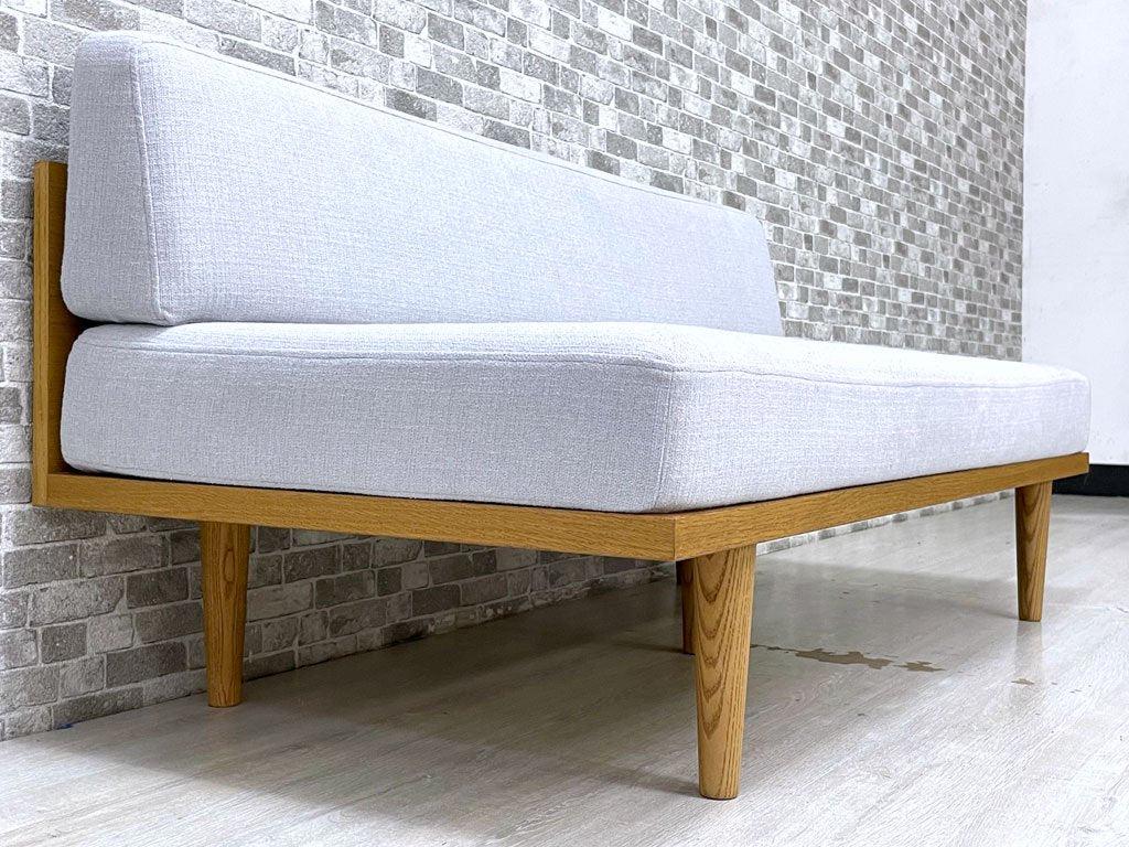 モモナチュラル Momo Natural デイ ソファ ミニ DAY SOFA MINI ベンチバックレスト 2人掛け オーク材 グレー系ファブリック カバーリング W135 定価￥58,000- ●