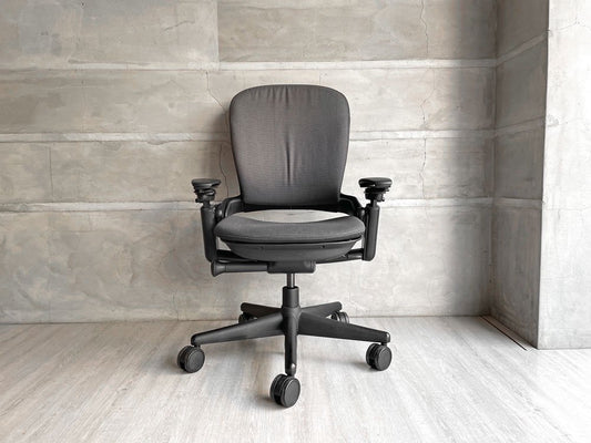 スチールケース Steelcase リープチェア Leap ブラック デスクチェア オフィスチェア ハンガー付き 参考定価￥149,800- ♪