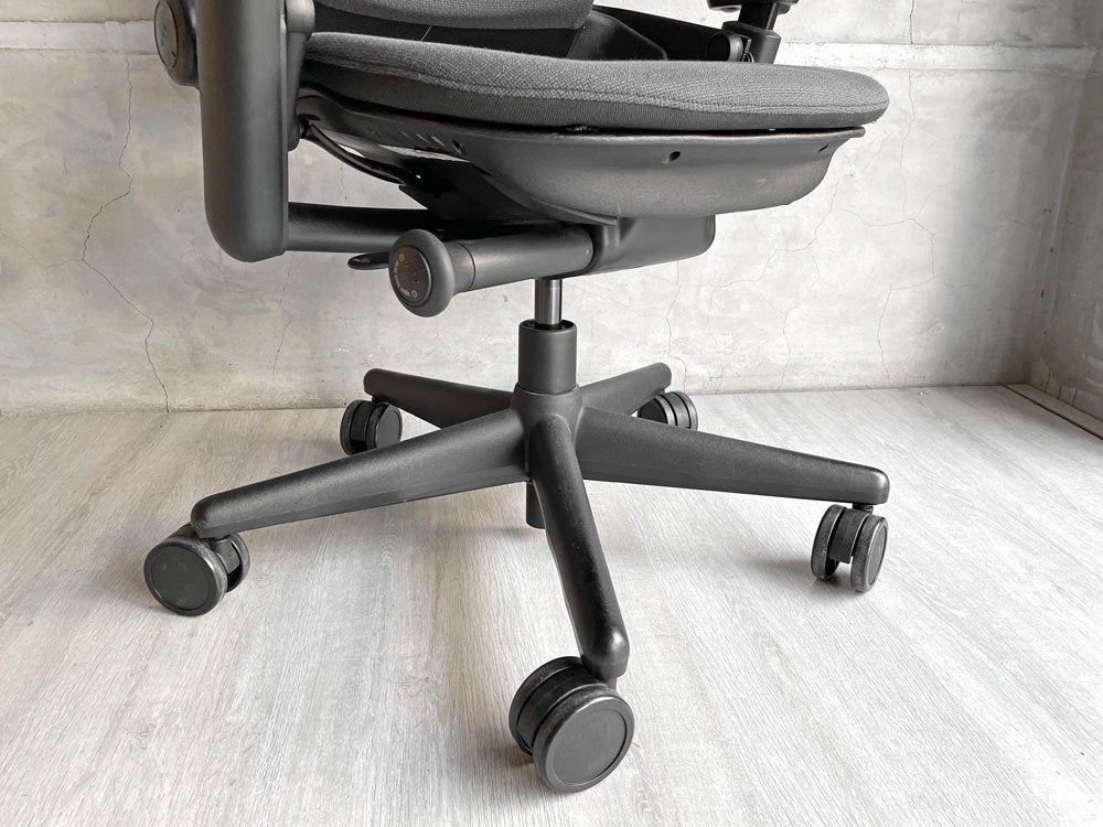 スチールケース Steelcase リープチェア Leap ブラック デスクチェア オフィスチェア ハンガー付き 参考定価￥149,800- ♪