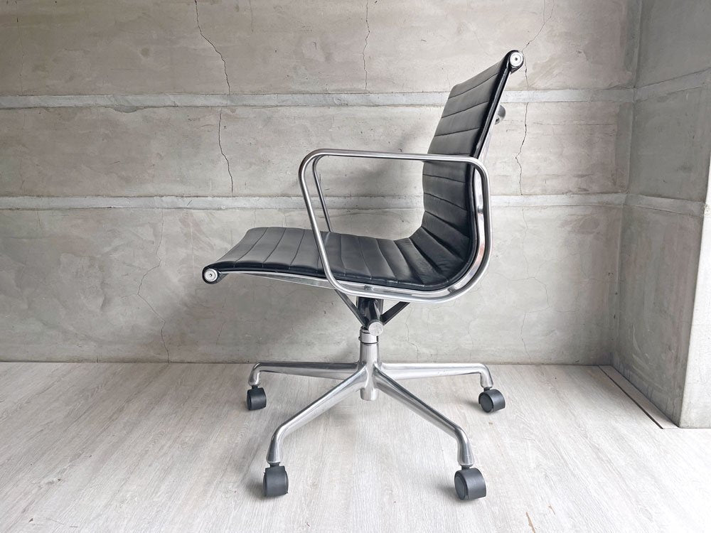 ハーマンミラー Herman Miller アルミナムグループ マネジメントチェア ローバック 本革 5本脚 C&Rイームズ ミッドセンチュリー 定価￥393,800- ♪