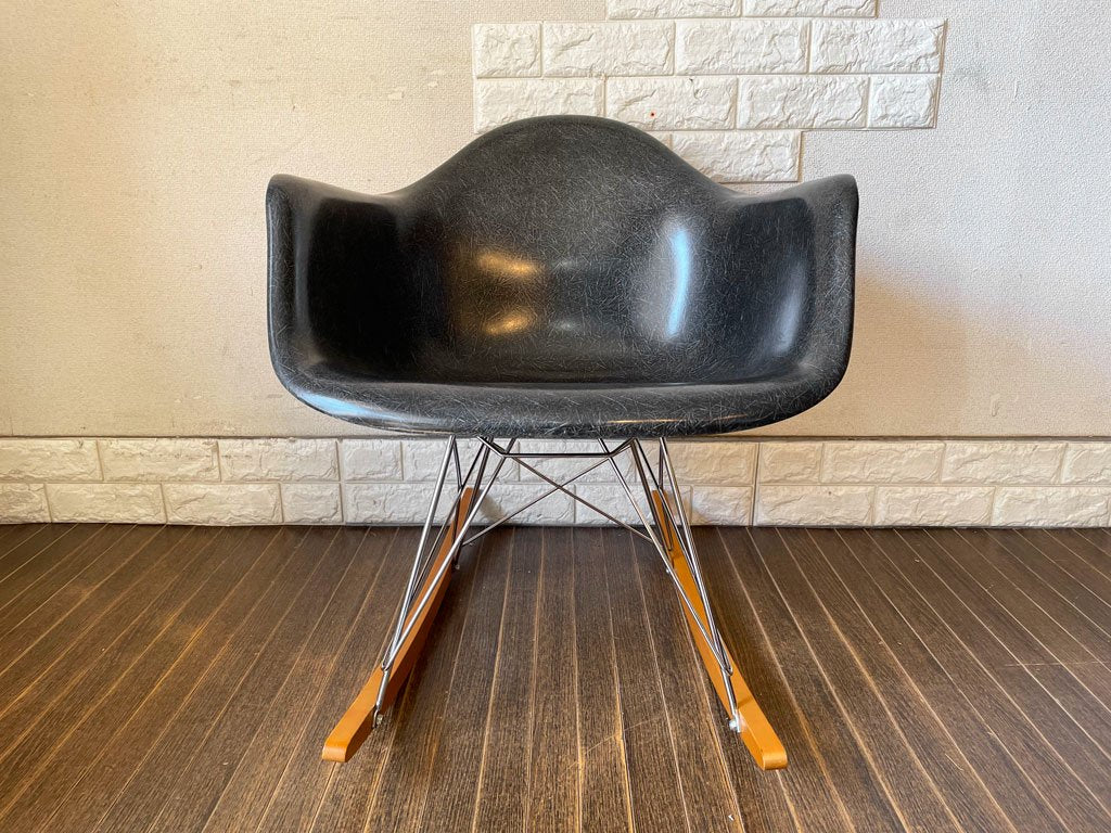 ハーマンミラー Herman Miller 現行FRP製 アームシェルチェア ブラック ロッカーベース C&Rイームズ ミッドセンチュリー  ◎