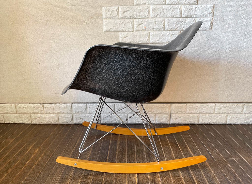 ハーマンミラー Herman Miller 現行FRP製 アームシェルチェア ブラック ロッカーベース C&Rイームズ ミッドセンチュリー  ◎