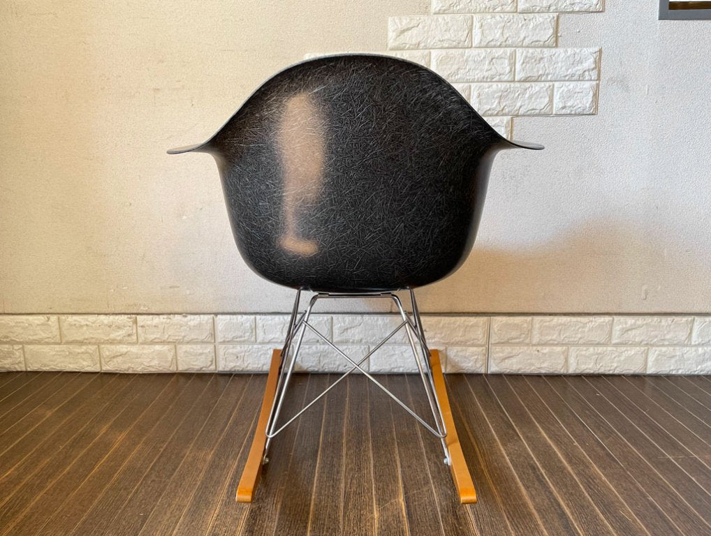 ハーマンミラー Herman Miller 現行FRP製 アームシェルチェア ブラック ロッカーベース C&Rイームズ ミッドセンチュリー  ◎