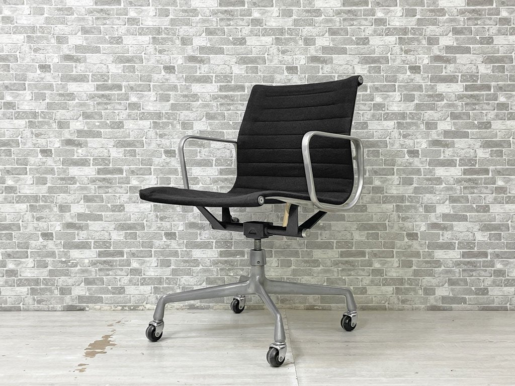 ハーマンミラー Herman Miller アルミナムグループ マネジメントチェア ローバック ファブリックシート ブラック 4本脚 C&Rイームズ ビンテージ ミッドセンチュリー 現状品 ●