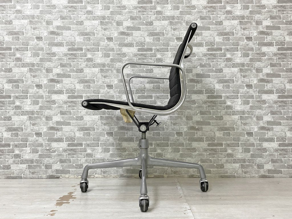 ハーマンミラー Herman Miller アルミナムグループ マネジメントチェア ローバック ファブリックシート ブラック 4本脚 C&Rイームズ ビンテージ ミッドセンチュリー 現状品 ●