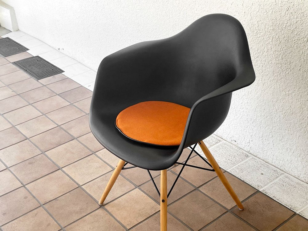 ハーマンミラー Herman Miller アームシェルチェア ポリプロピレン ドゥエルレッグ DSW ブラック クッション付き イームズ ミッドセンチュリー ◇