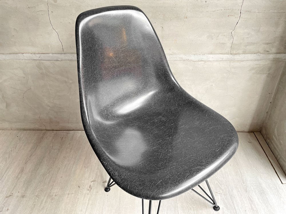 ハーマンミラー Herman Miller サイドシェルチェア ブラック 現行モデル FRPシェル エッフェルベース C&Rイームズ ミッドセンチュリー ♪