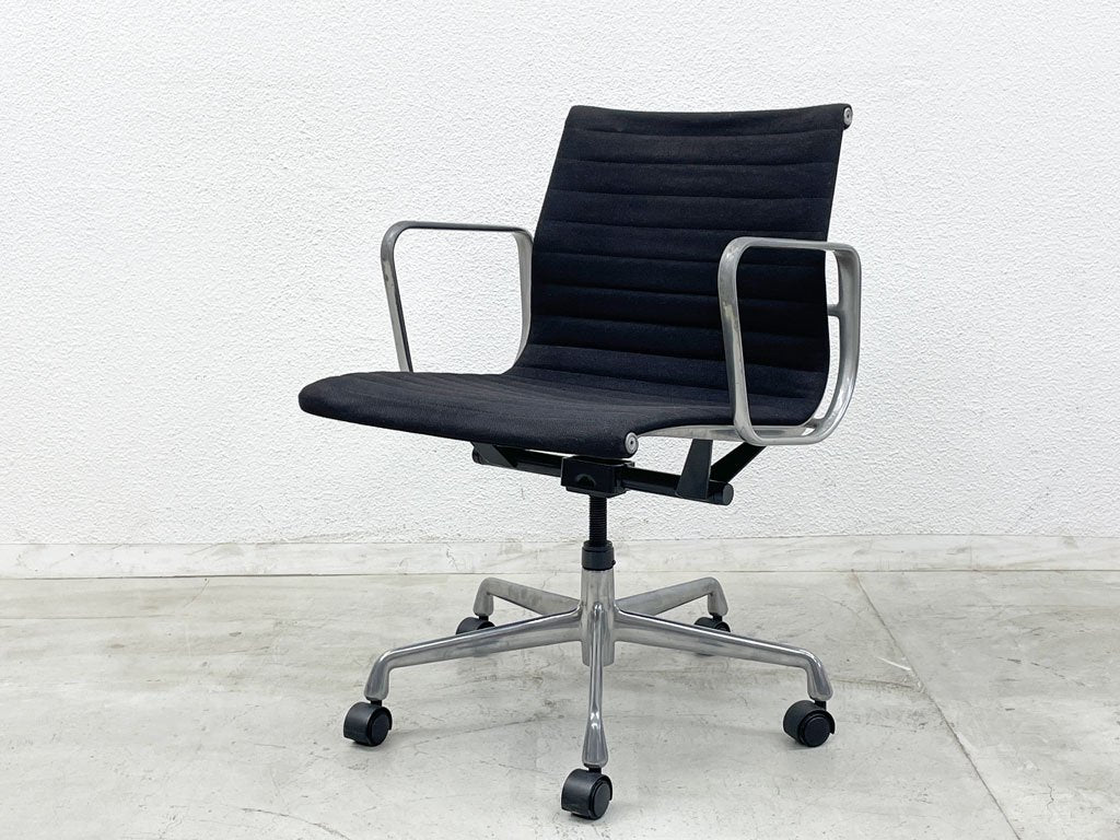 ハーマンミラー Herman Miller アルミナムグループ マネジメントチェア ローバック ファブリックシート ブラック 5本脚 C&Rイームズ ビンテージ ミッドセンチュリー 〓