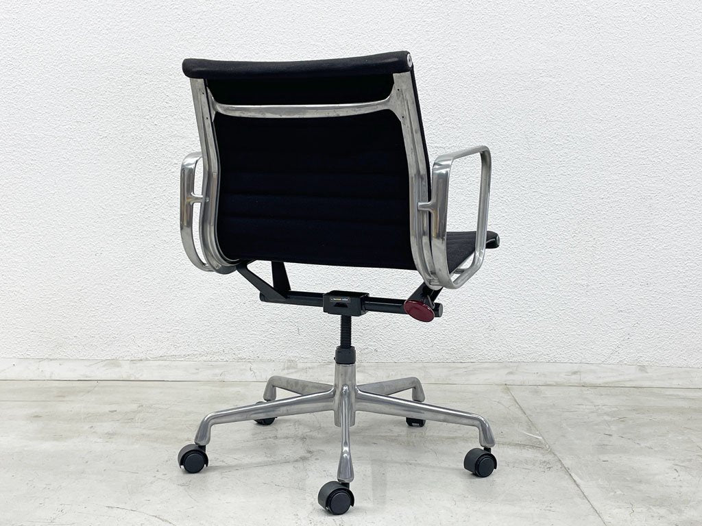 ハーマンミラー Herman Miller アルミナムグループ マネジメントチェア ローバック ファブリックシート ブラック 5本脚 C&Rイームズ ビンテージ ミッドセンチュリー 〓