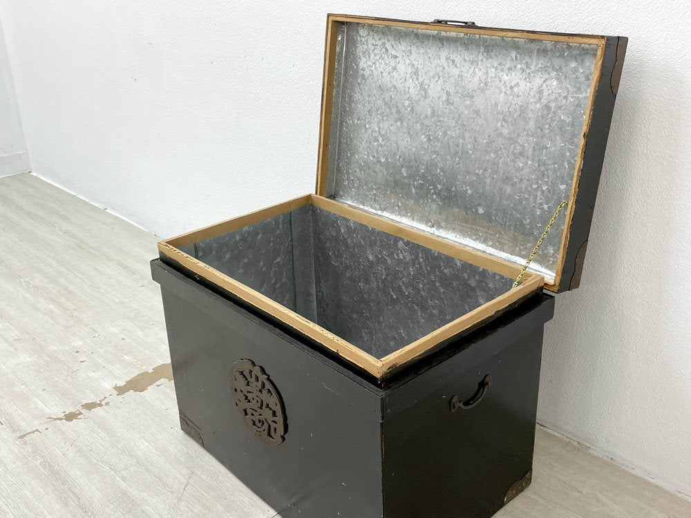 ジャパンビンテージ Japan vintage 茶箱 リメイク 黒塗り 蝶番蓋 丸金具 レリーフ 収納箱 古道具 李朝 A ●