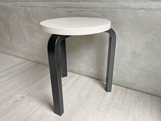 アルテック Artek スツール60 Stool60 ヘラ・ヨンゲリウス コレクション2014 アルヴァ・アアルト 3本脚 クリーム x ブラック ♪