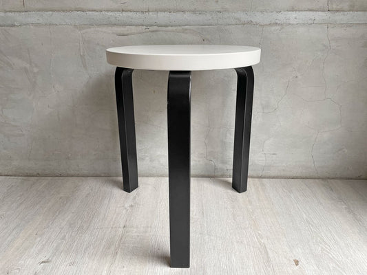 アルテック Artek スツール60 Stool60 ヘラ・ヨンゲリウス コレクション2014 アルヴァ・アアルト 3本脚 クリーム x ブラック ♪