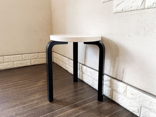 アルテック Artek スツール60 Stool60 3本脚 クリーム × ブラック ヘラ・ヨンゲリウスコレクション 2014 アルヴァ・アアルト ◎