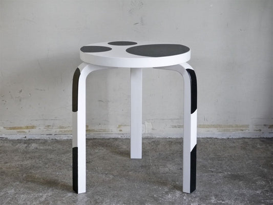 アルテック artek スツール60 Stool60 3本脚 コム・デ・ギャルソン COMME des GARÇONS ホワイトラッカー×ブラックドット アルヴァ・アアルト 北欧家具 ■