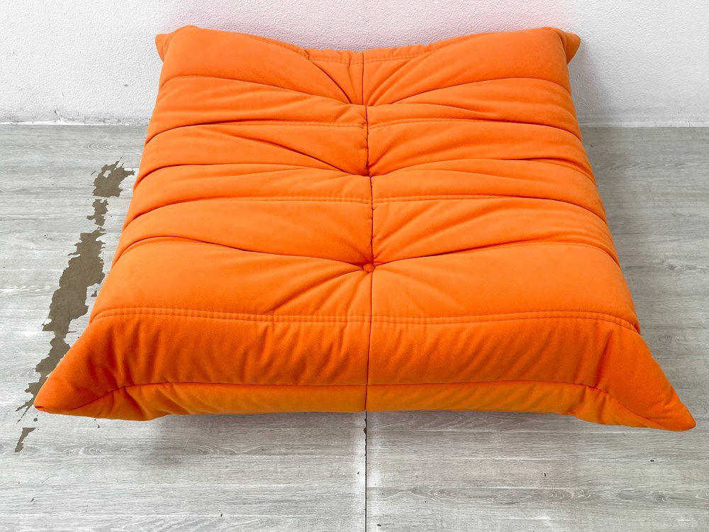 リーンロゼ ligne roset トーゴ TOGO パフ オットマン ウルトラスエード 8223-Orange ミッシェル・デュカロワ フランス 定価￥165,000-  ●