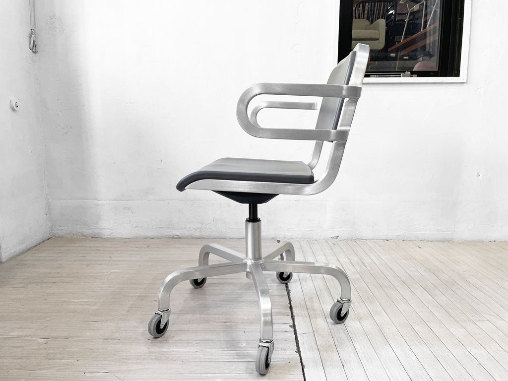 エメコ EMECO ナインオー スイベルアームチェア Nine-0 Swivel Armchair マット仕上げ グレー エットーレ・ソットサス 参考定価:￥220,000- ★