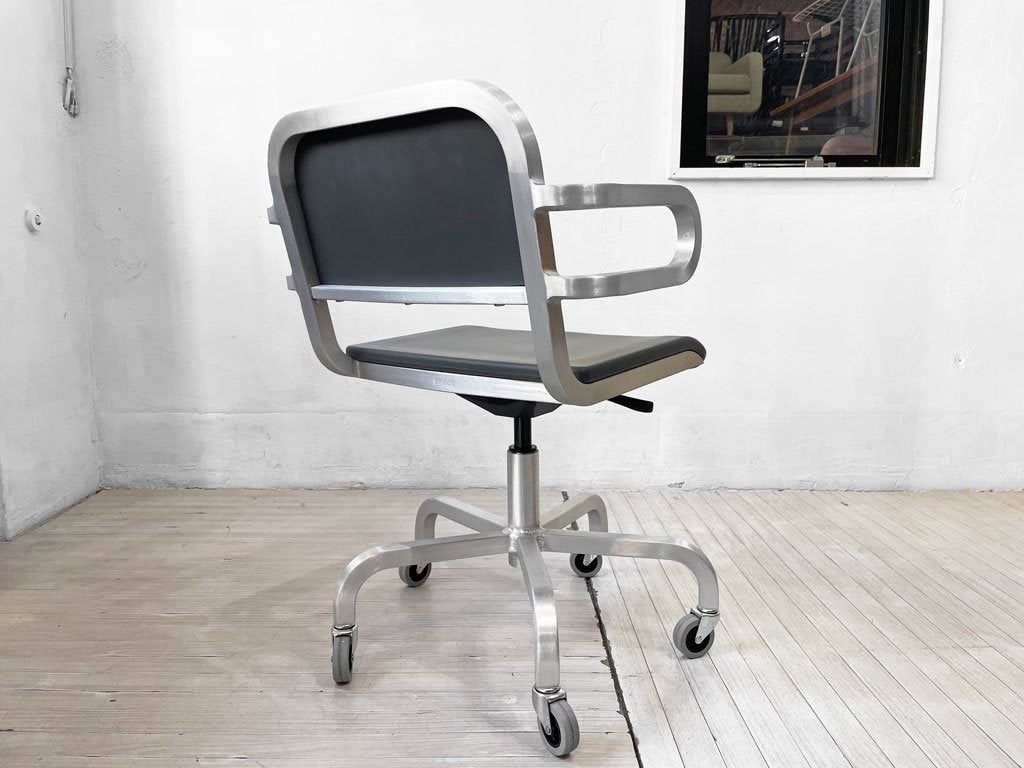 エメコ EMECO ナインオー スイベルアームチェア Nine-0 Swivel Armchair マット仕上げ グレー エットーレ・ソットサス 参考定価:￥220,000- ★