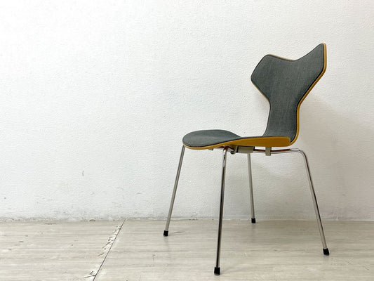 フリッツハンセン Fritz Hansen グランプリチェア GRAND PRIX CHAIR フロントパディング グレー系ファブリック オーク材 アルネ・ヤコブセン 北欧 デンマーク ●