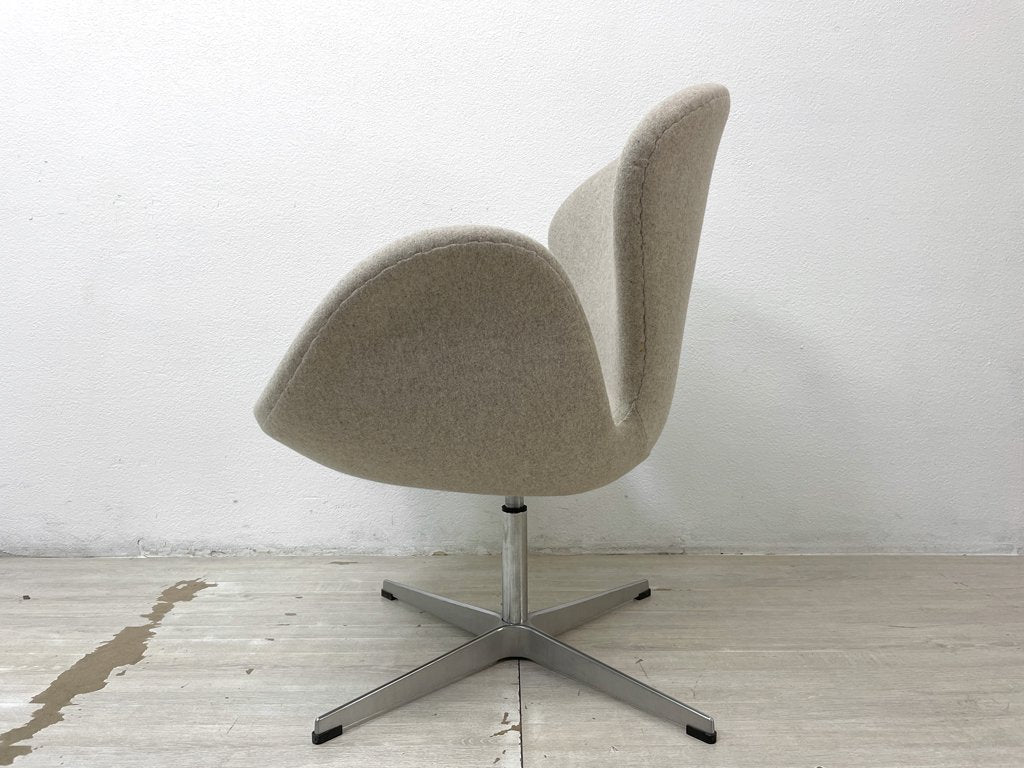 スワンチェア SWAN CHAIR ラウンジチェア アルネ・ヤコブセン Arne Jacobsen ベージュ系 ファブリック オートターン リプロダクト デンマークデザイン  B ●