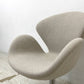 スワンチェア SWAN CHAIR ラウンジチェア アルネ・ヤコブセン Arne Jacobsen ベージュ系 ファブリック オートターン リプロダクト デンマークデザイン  B ●